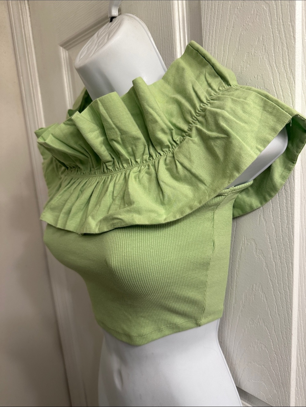 NWT Zara Light Green Off-Shoulder Ruffle Crop Top Size Small - Picture 5 of 7